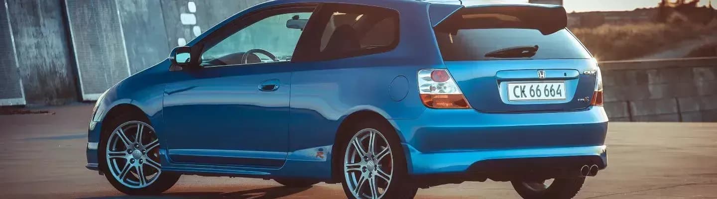 mobil kecil untuk 4 orang