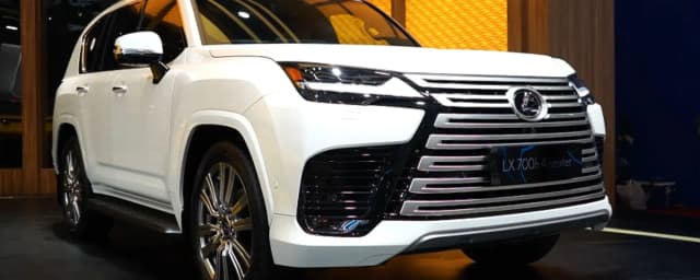 Lexus LX 700h 