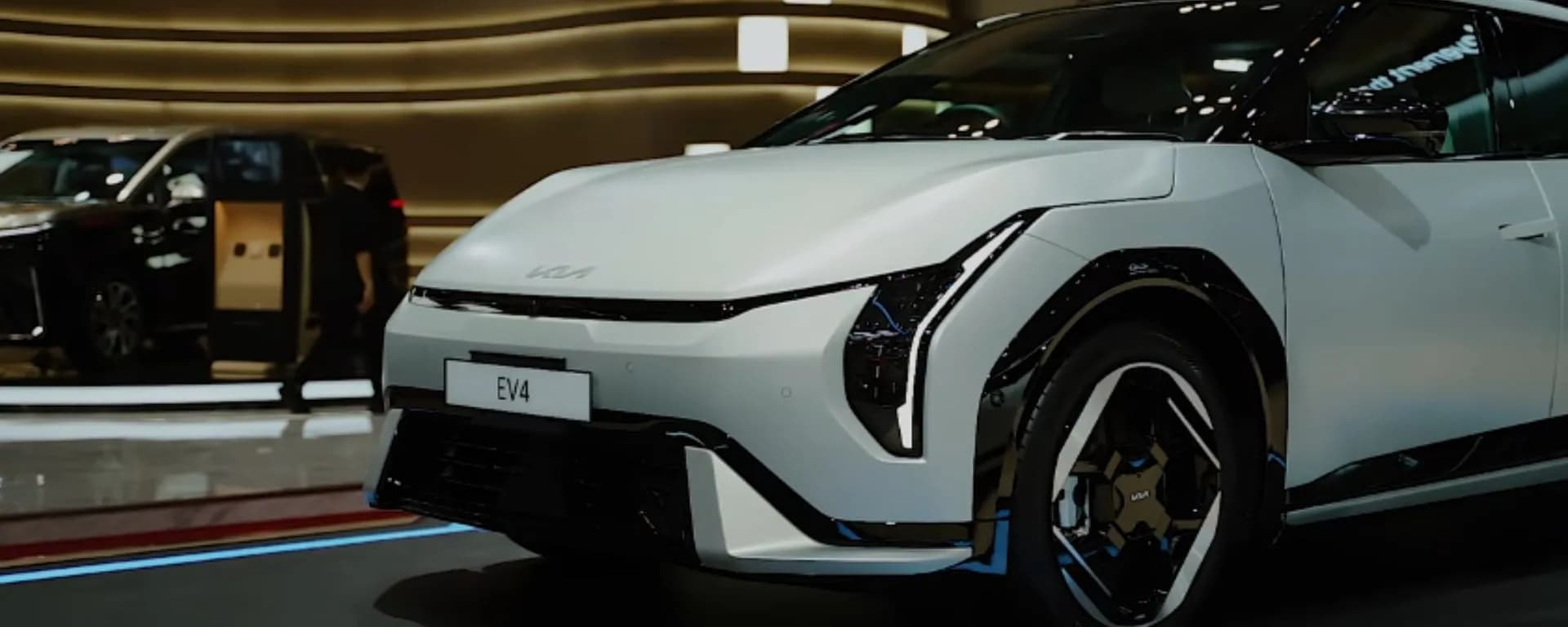 KIA EV4