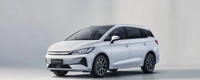 Review BYD M6