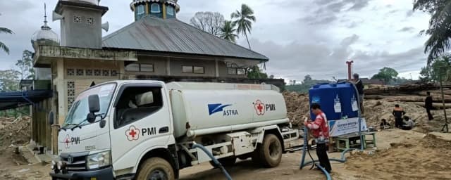 Astra Salurkan Bantuan Tenda Darurat, Instalasi Air Bersih, Fasilitas Sanitasi dan Revitalisasi Ambulans untuk Mendukung Penanganan Pascabencana di Sumatra