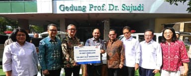 Nurani Astra Salurkan Bantuan Ambulans dan Alat Kesehatan untuk Mendukung Pemulihan Masyarakat Pascabencana di Sumatra