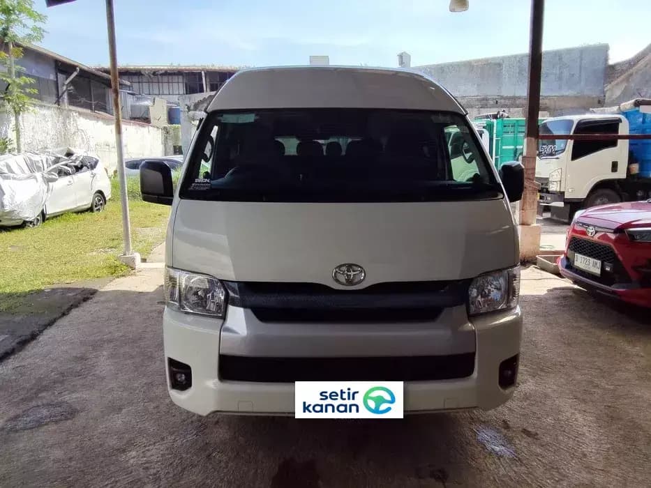 2025 TOYOTA 3.0 M/T DIESEL HIACE COMMUTER