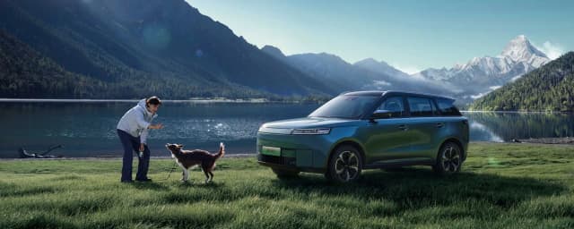 Jaecoo J5 EV Standard vs Premium