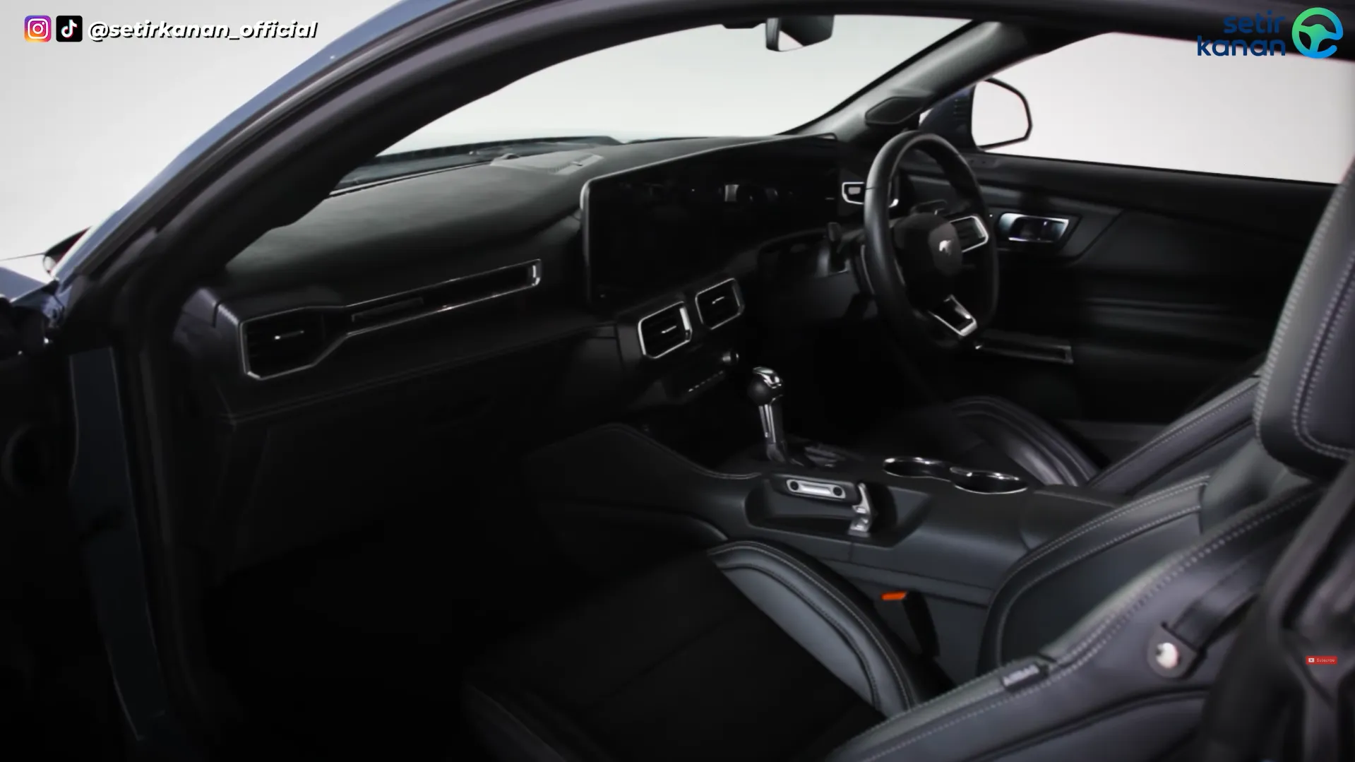 Interior Ford Mustang Ecoboost 2025