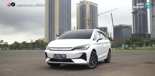 BYD M6