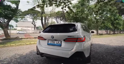 Eksterior BMW i5 Touring