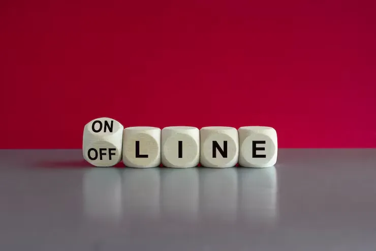 perbandingan dana tunai online vs offline