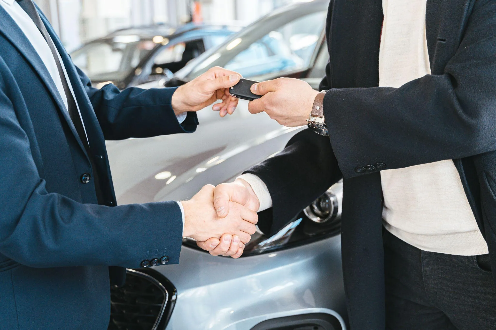 Delaer mobil resmi di Makassar