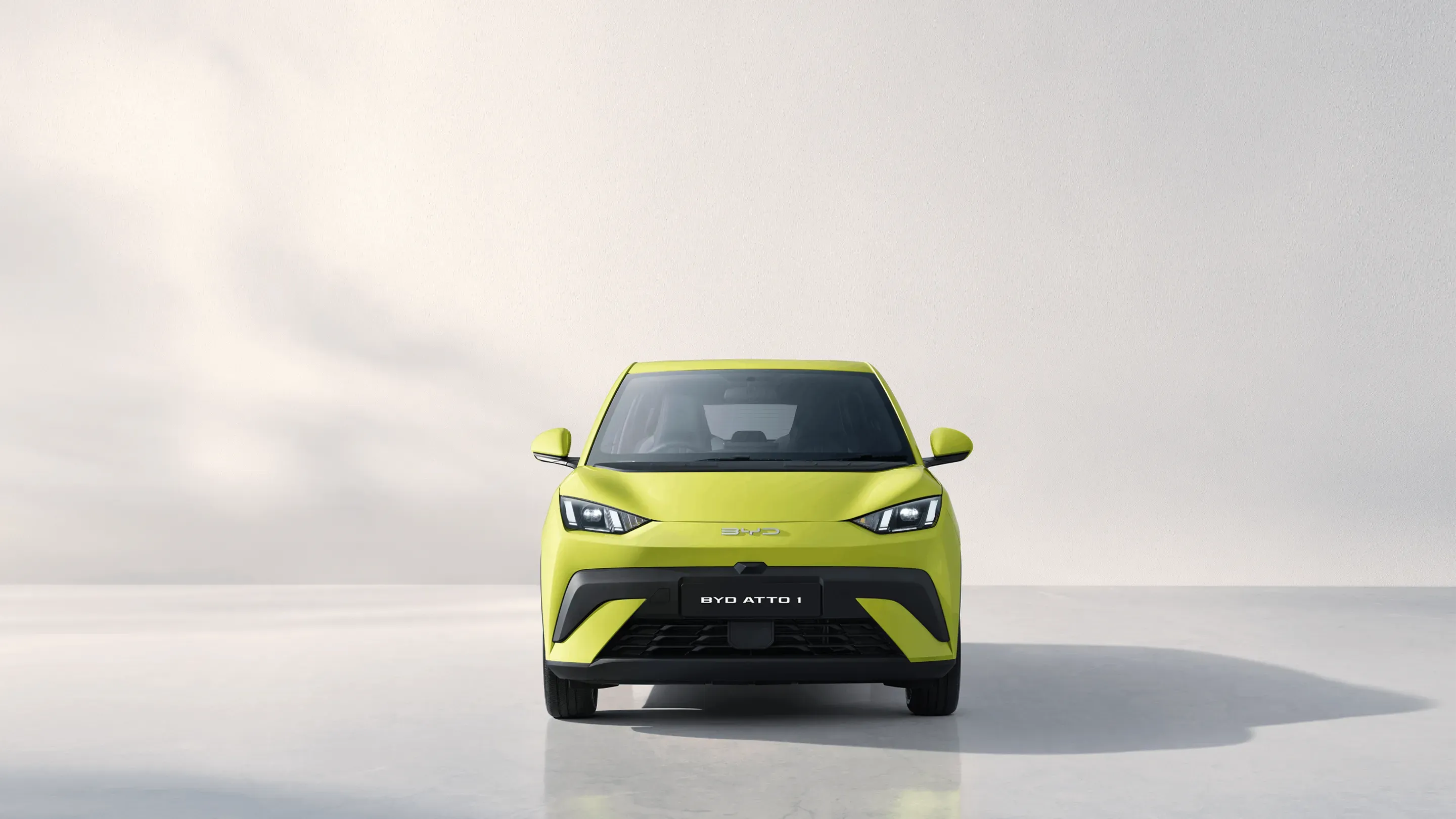 Mobil listrik BYD Atto 1 sprout green