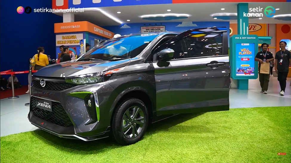 Booth Daihatsu Di Giias 2025 Ini Mobil Hybrid Pertama Daihatsu Acc